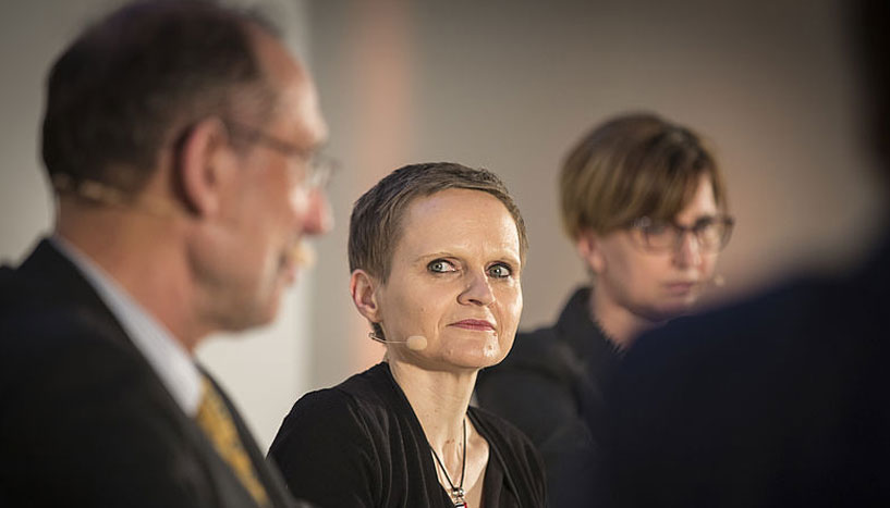 Barbara Schober beim Science Talk zwischen Bildungsminister Heinz Faßmann und Angela Kallhoff.