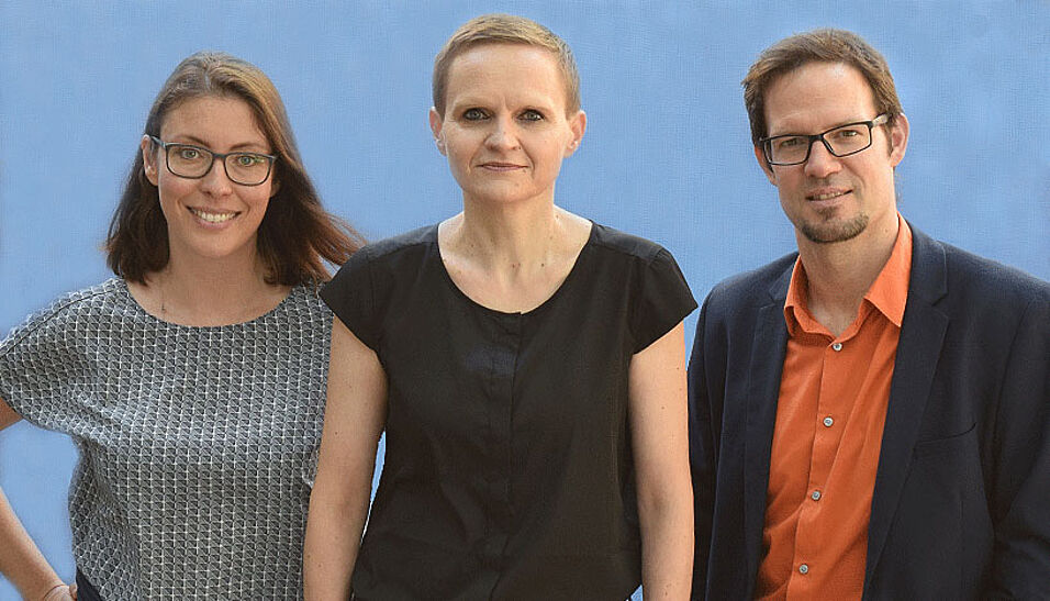 Gruppenfoto der Fakultätsleitung - von links: Stefanie Höhl, Barbara Schober, Claus Lamm.