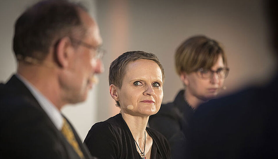 Barbara Schober beim Science Talk zwischen Bildungsminister Heinz Faßmann und Angela Kallhoff.